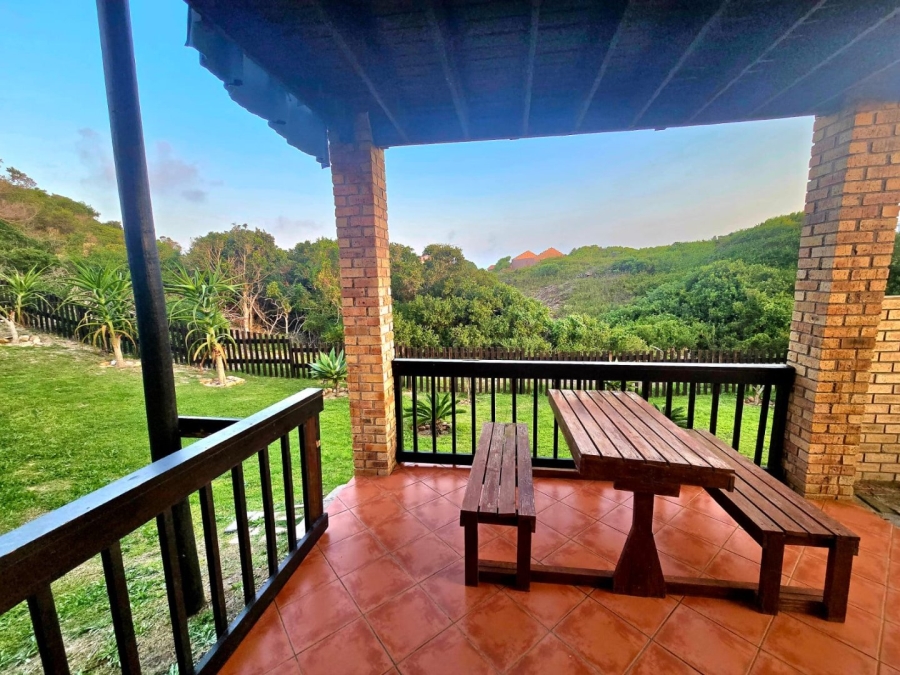 4 Bedroom Property for Sale in Paradise Beach Eastern Cape